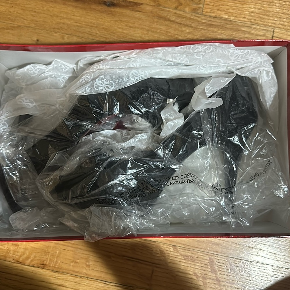 New in box! Black suede guess Jules shoe